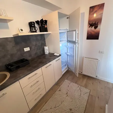 Emmaia Sunset Apartman *